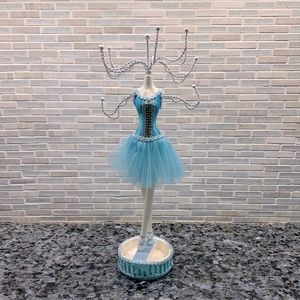 A super cute blue necklace and earring holder!!